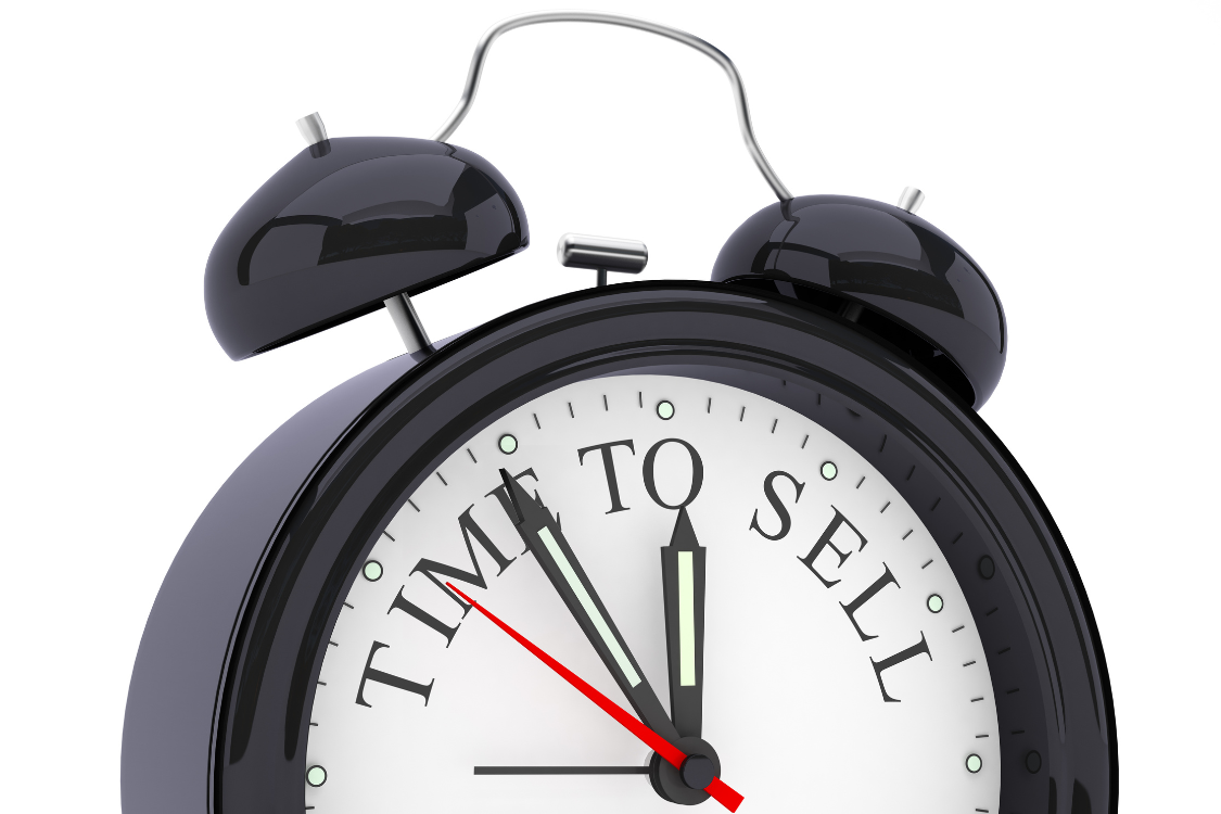 Clock face showing “Time to Sell” to highlight the best timing for selling your business without a broker