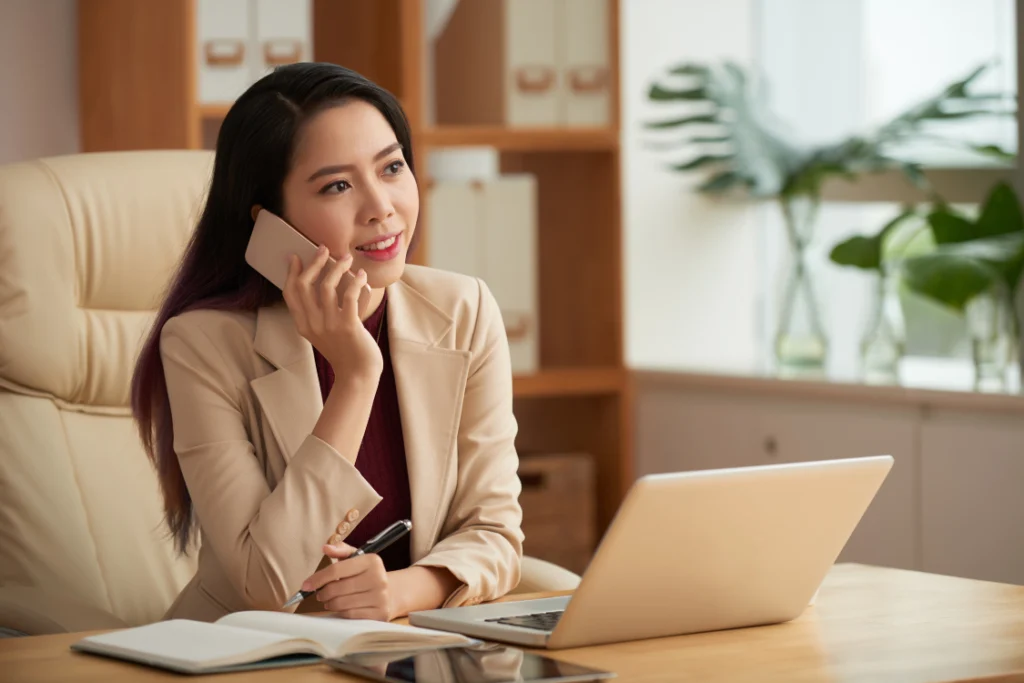 Person scheduling a quick call from a meeting link on phone