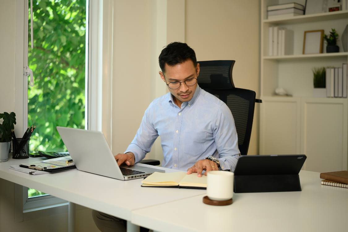 Professional researching business data and preparing an SMB broker tiebreaker question strategy.